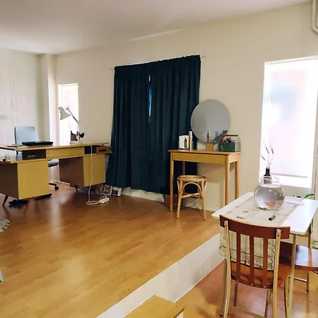 Lovely Small * 干尼亞