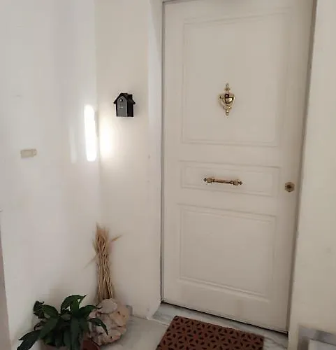 Lovely Small * 干尼亞